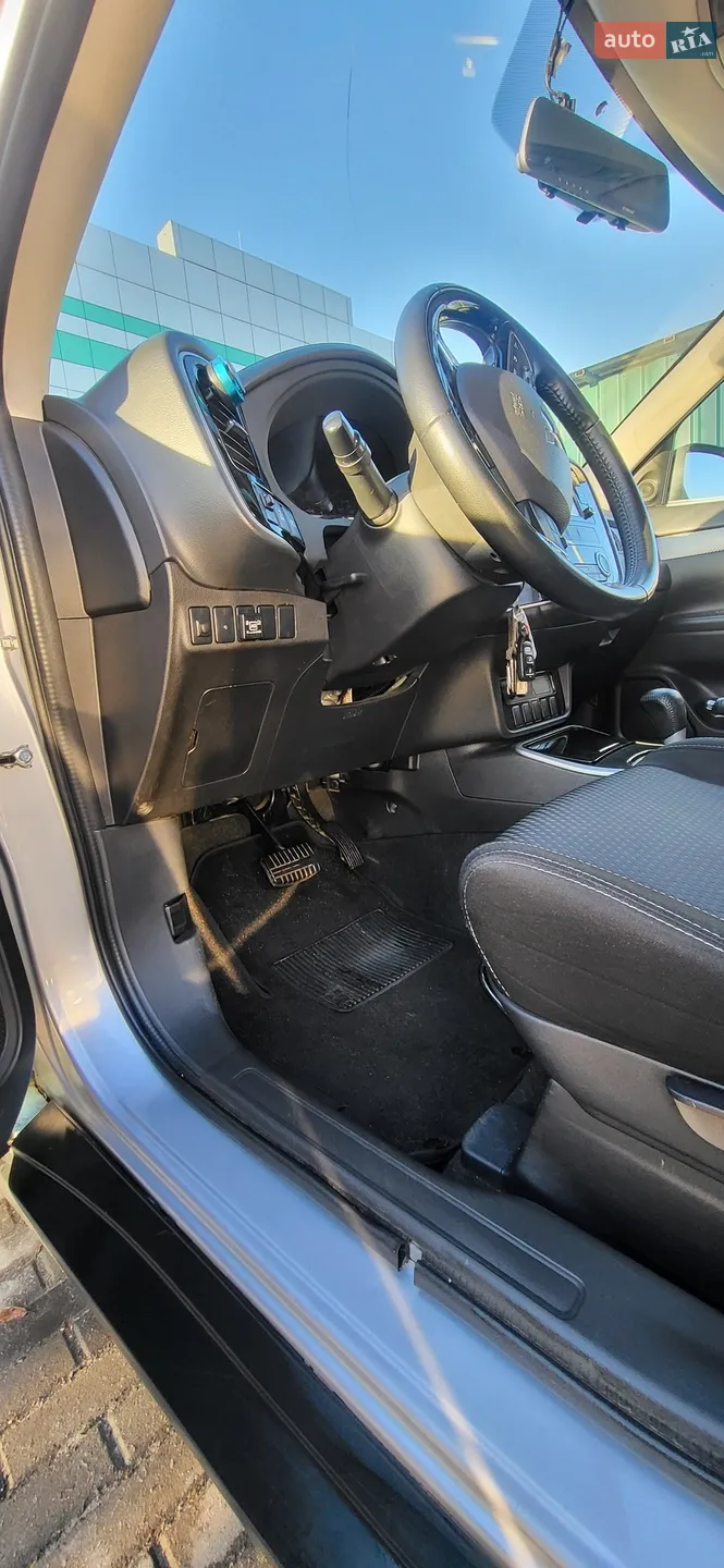 2016 Mitsubishi Outlander - мініатюра 23