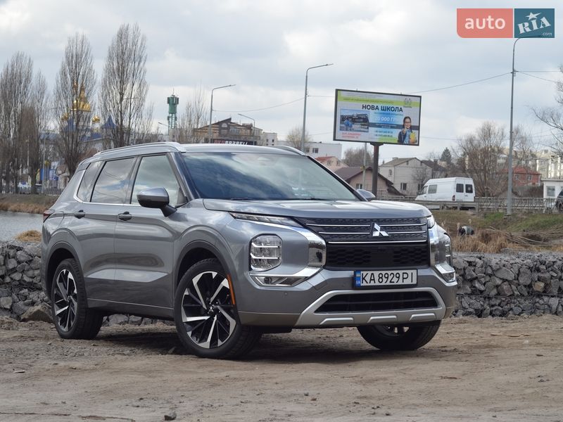 Внедорожник / Кроссовер Mitsubishi Outlander 2023 в Киеве