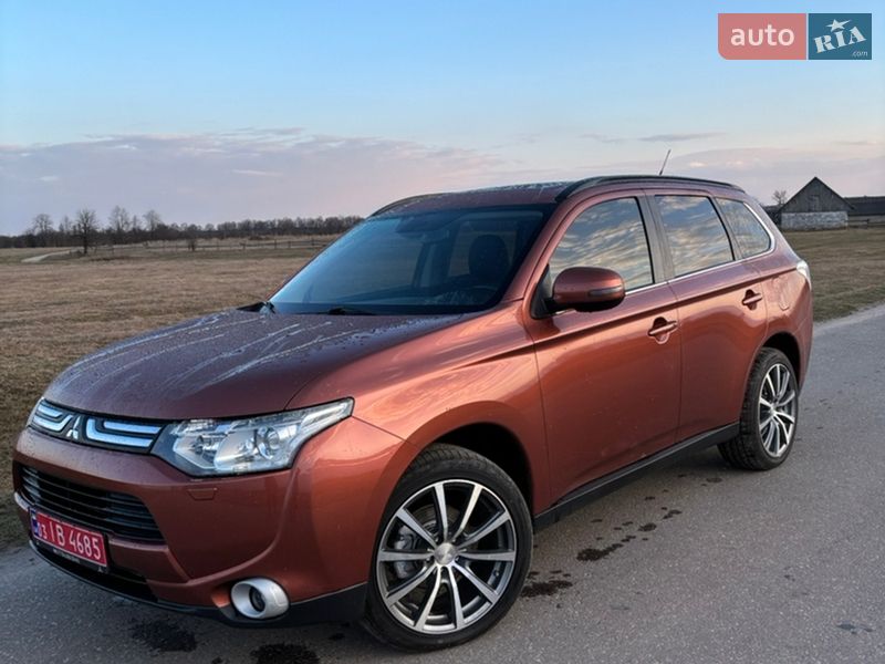Внедорожник / Кроссовер Mitsubishi Outlander 2013 в Сарнах