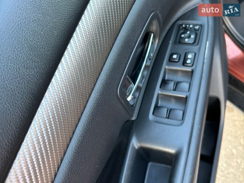 Внедорожник / Кроссовер Mitsubishi Outlander 2013 в Сарнах