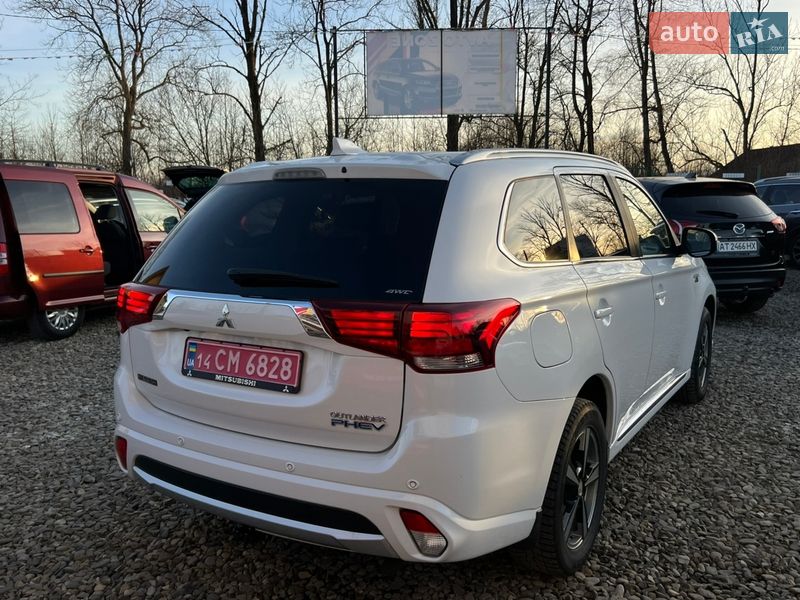 Внедорожник / Кроссовер Mitsubishi Outlander 2016 в Коломые