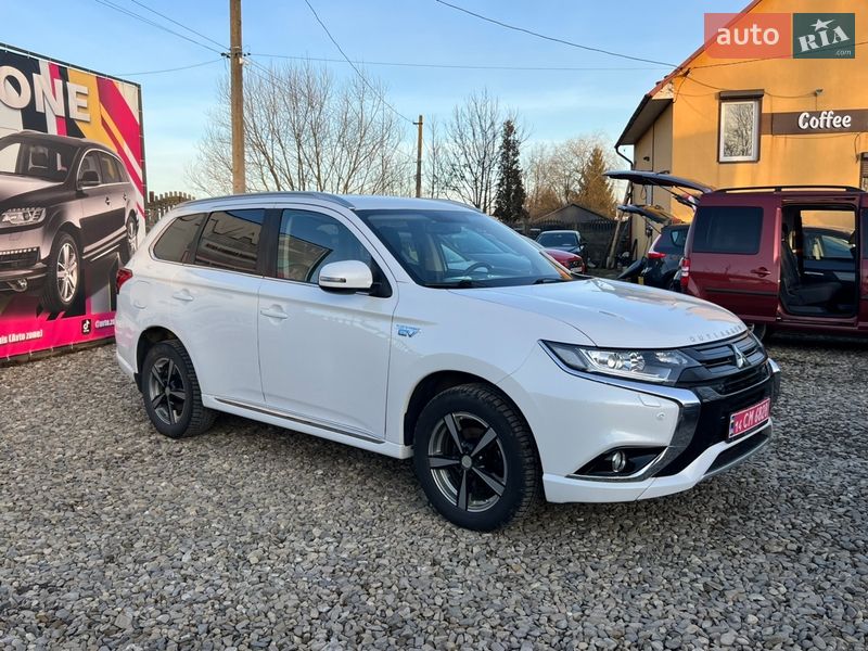 Внедорожник / Кроссовер Mitsubishi Outlander 2016 в Коломые