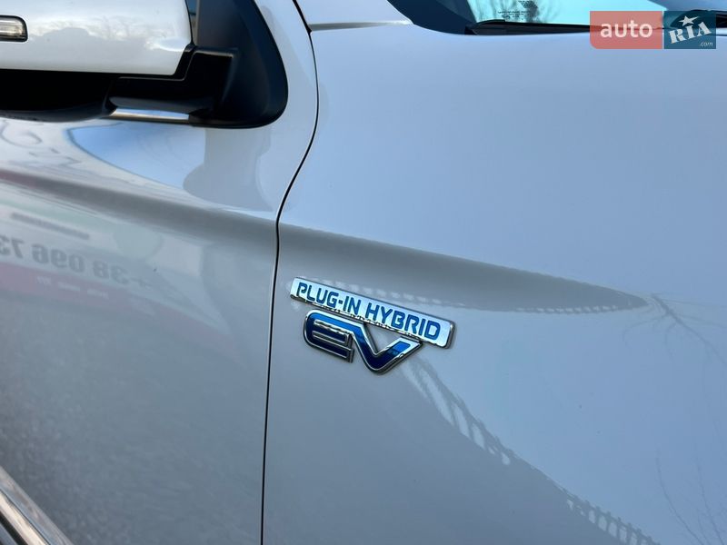 Внедорожник / Кроссовер Mitsubishi Outlander 2016 в Коломые