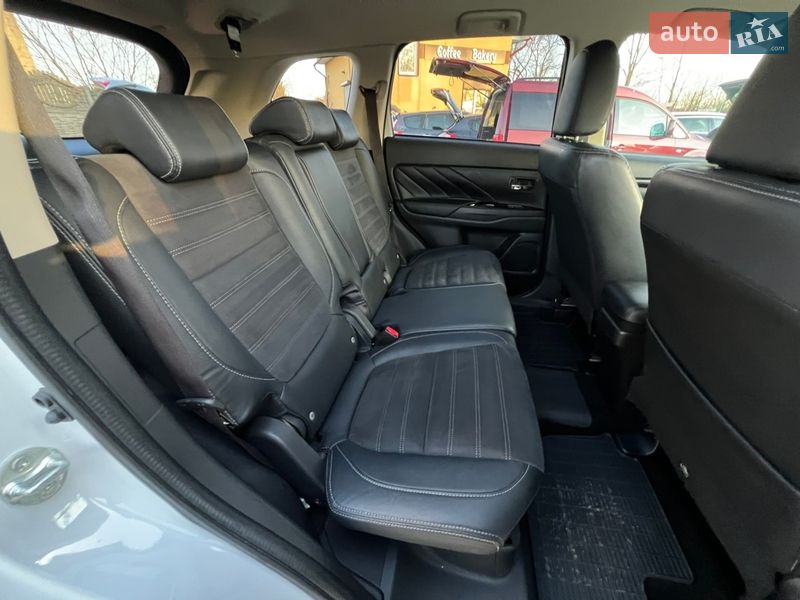 Внедорожник / Кроссовер Mitsubishi Outlander 2016 в Коломые