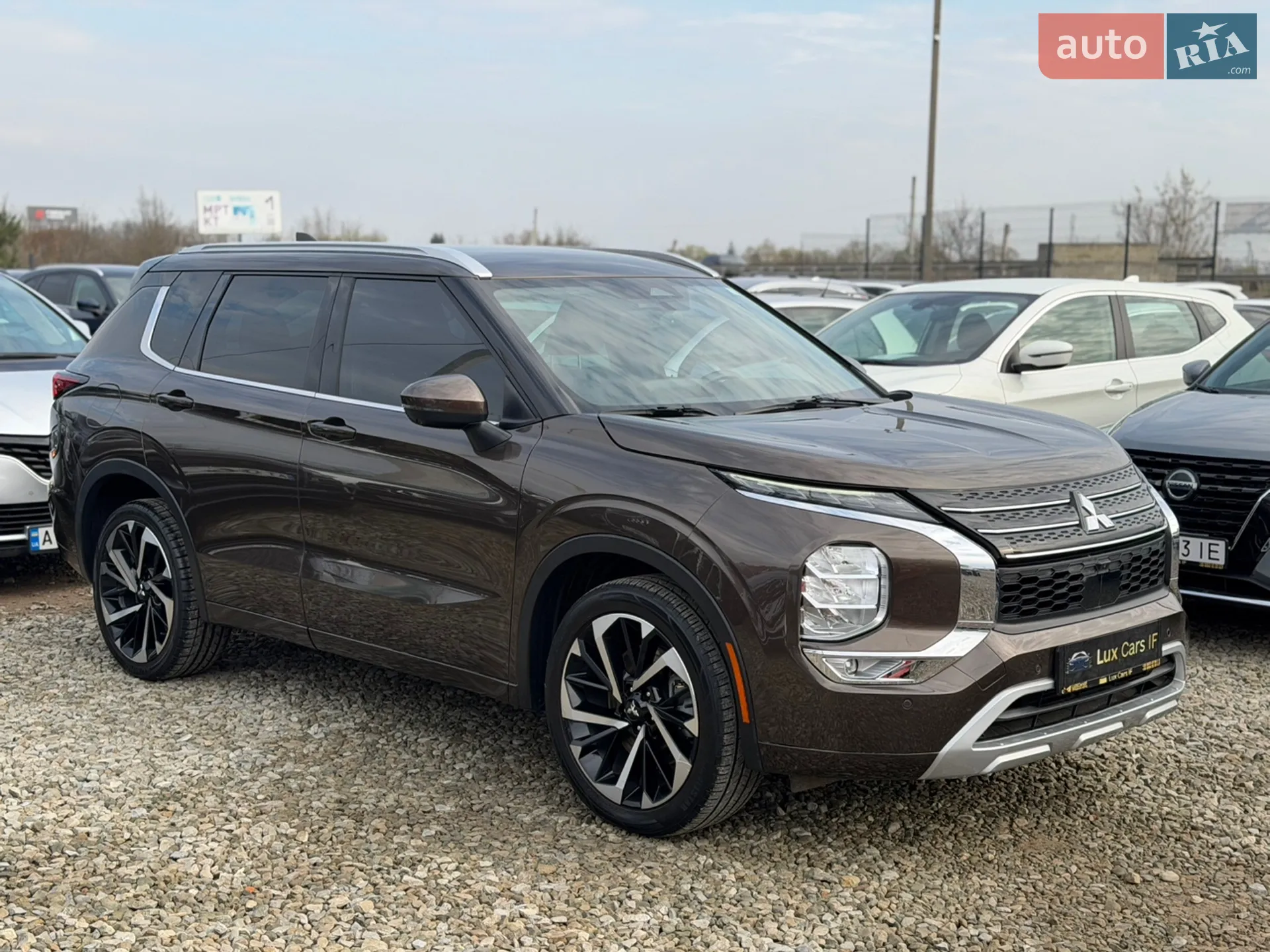 2022 Mitsubishi Outlander - фото 1