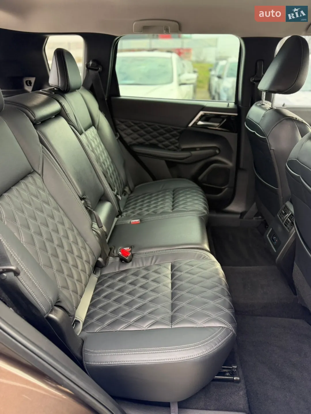 2022 Mitsubishi Outlander - мініатюра 28