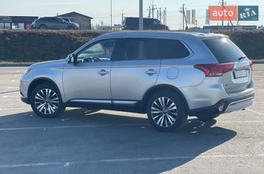 Внедорожник / Кроссовер Mitsubishi Outlander 2020 в Львове