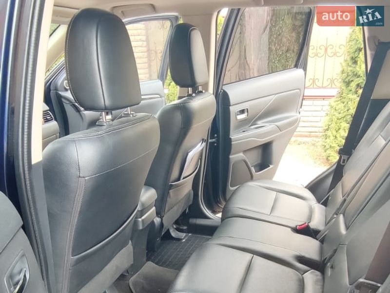 Внедорожник / Кроссовер Mitsubishi Outlander 2016 в Полтаве