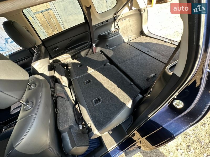 Внедорожник / Кроссовер Mitsubishi Outlander 2020 в Киеве