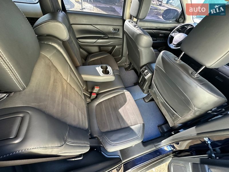 Внедорожник / Кроссовер Mitsubishi Outlander 2020 в Киеве