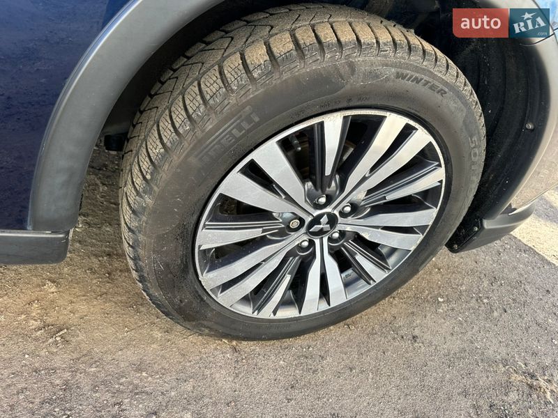 Внедорожник / Кроссовер Mitsubishi Outlander 2020 в Киеве