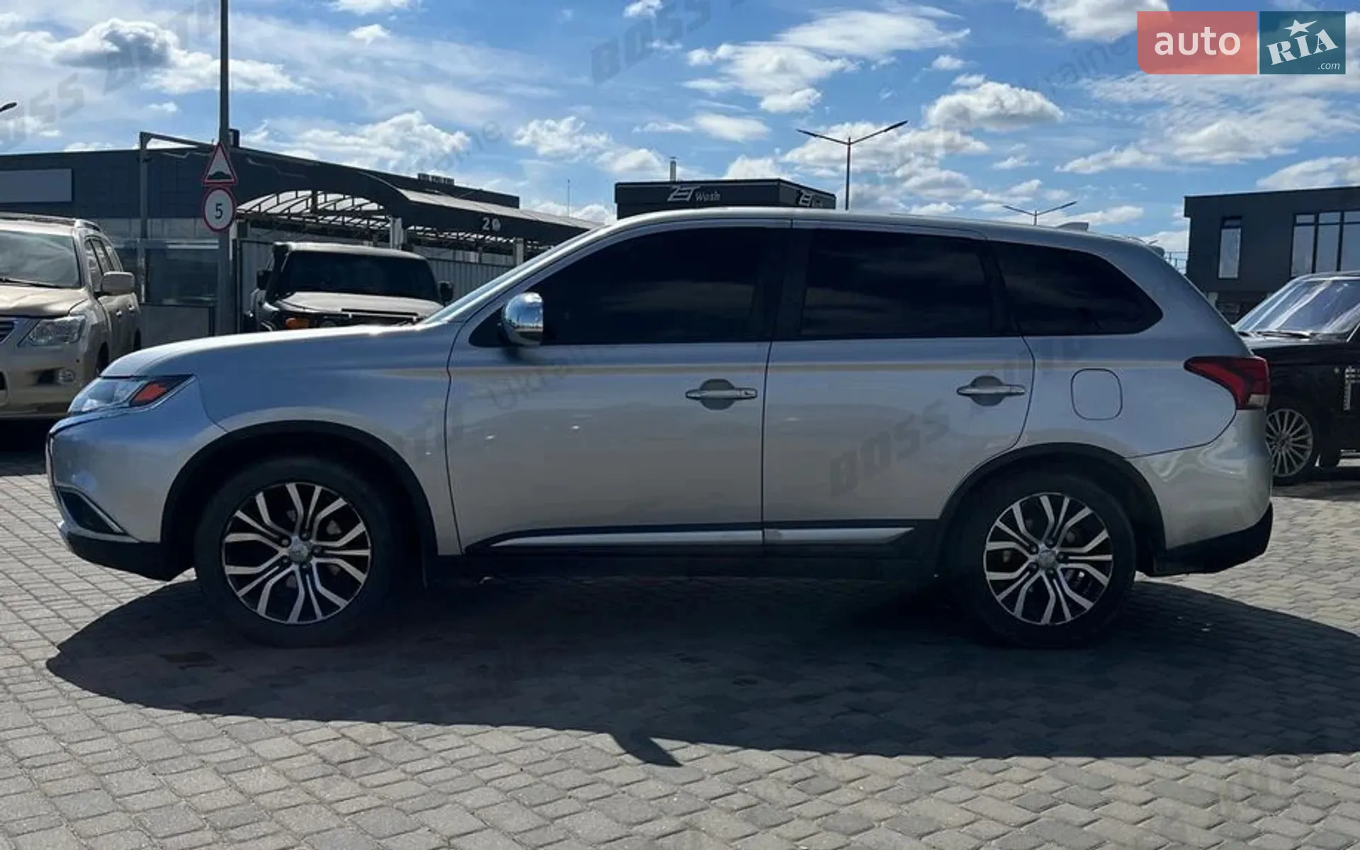 2018 Mitsubishi Outlander - фото 1