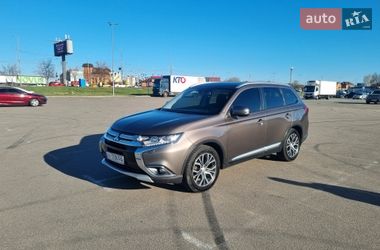 Внедорожник / Кроссовер Mitsubishi Outlander 2017 в Киеве