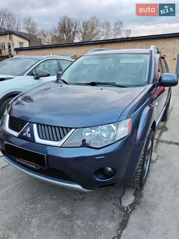 Позашляховик / Кросовер Mitsubishi Outlander 2009 в Києві