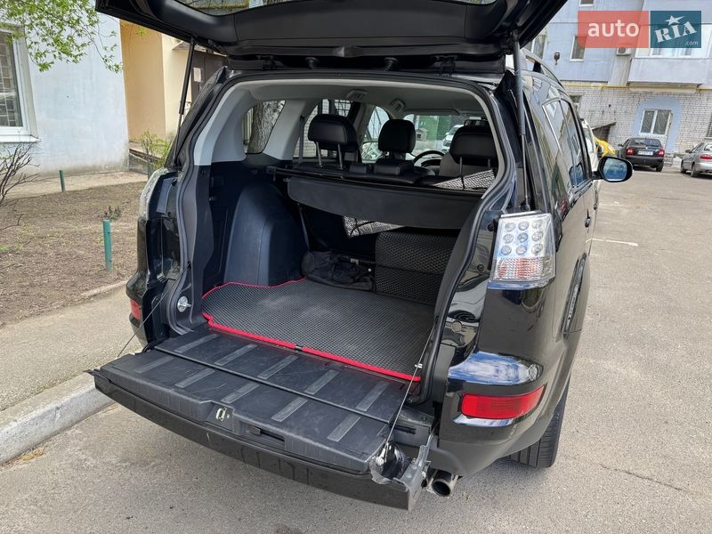Внедорожник / Кроссовер Mitsubishi Outlander 2012 в Черкассах
