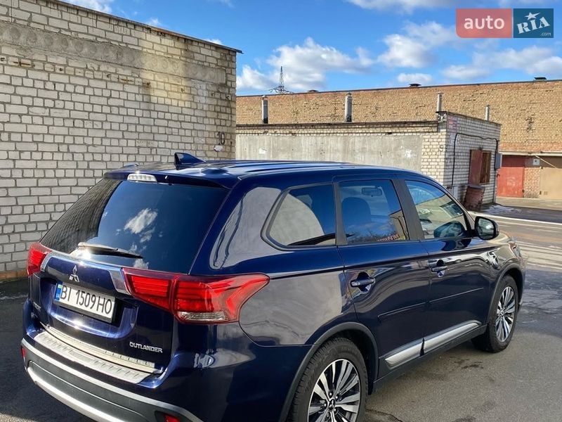 Позашляховик / Кросовер Mitsubishi Outlander 2017 в Львові