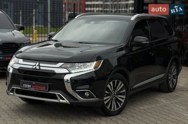 Внедорожник / Кроссовер Mitsubishi Outlander 2020 в Киеве