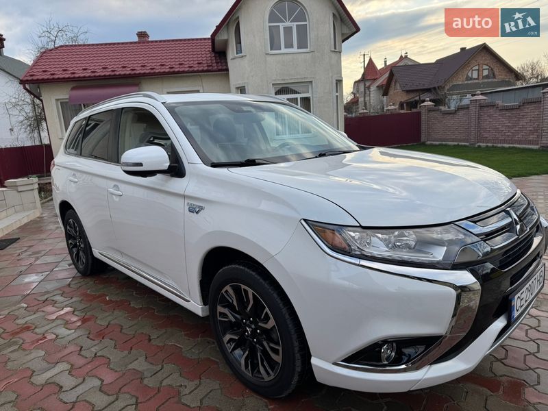 Позашляховик / Кросовер Mitsubishi Outlander 2017 в Чернівцях