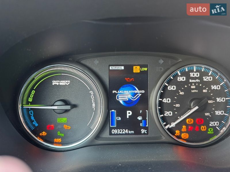 Позашляховик / Кросовер Mitsubishi Outlander 2017 в Чернівцях