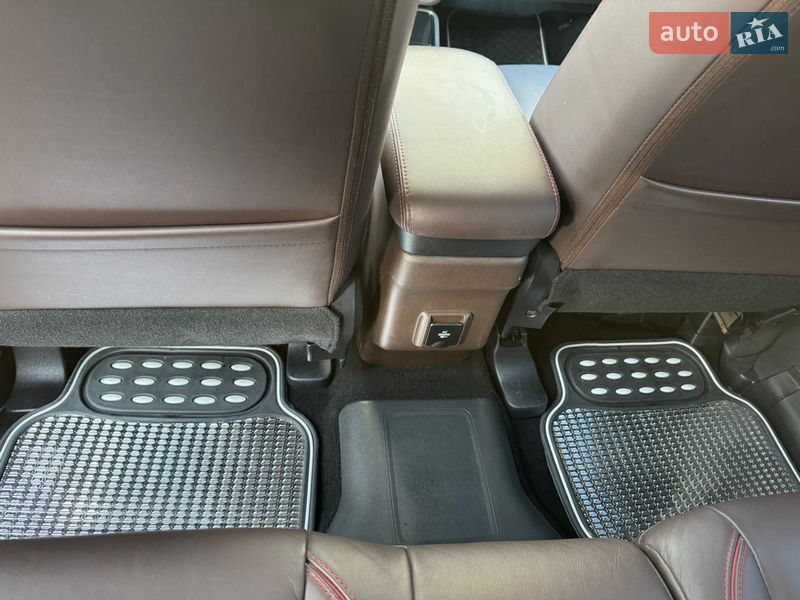 Позашляховик / Кросовер Mitsubishi Outlander 2017 в Чернівцях