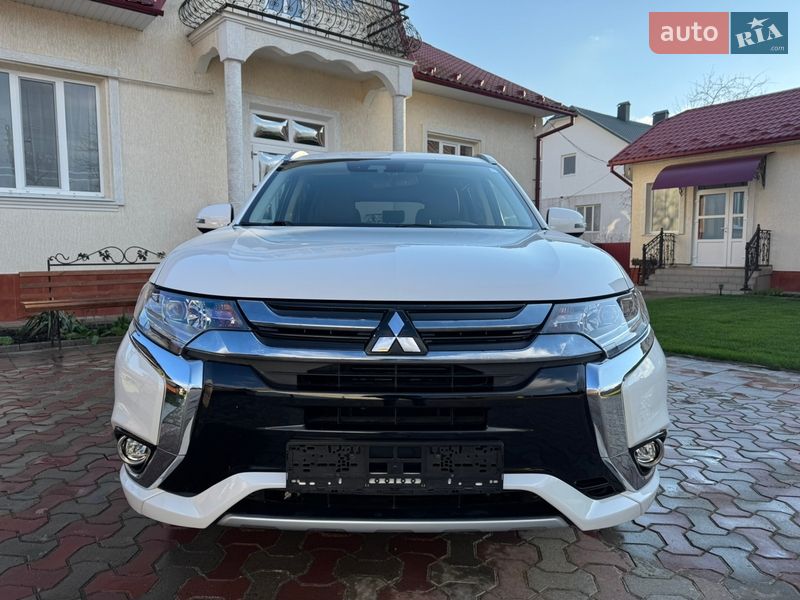 Позашляховик / Кросовер Mitsubishi Outlander 2017 в Чернівцях