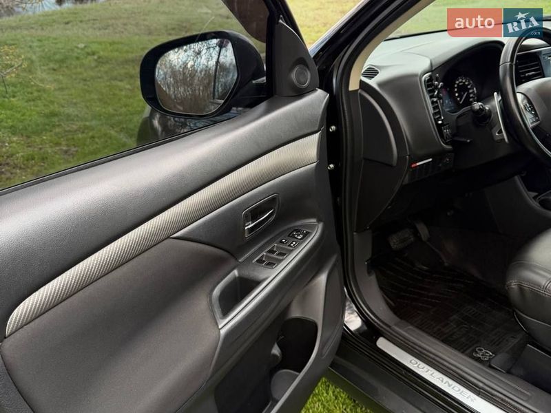Позашляховик / Кросовер Mitsubishi Outlander 2012 в Гадячі