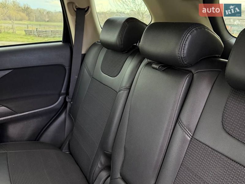 Позашляховик / Кросовер Mitsubishi Outlander 2012 в Гадячі