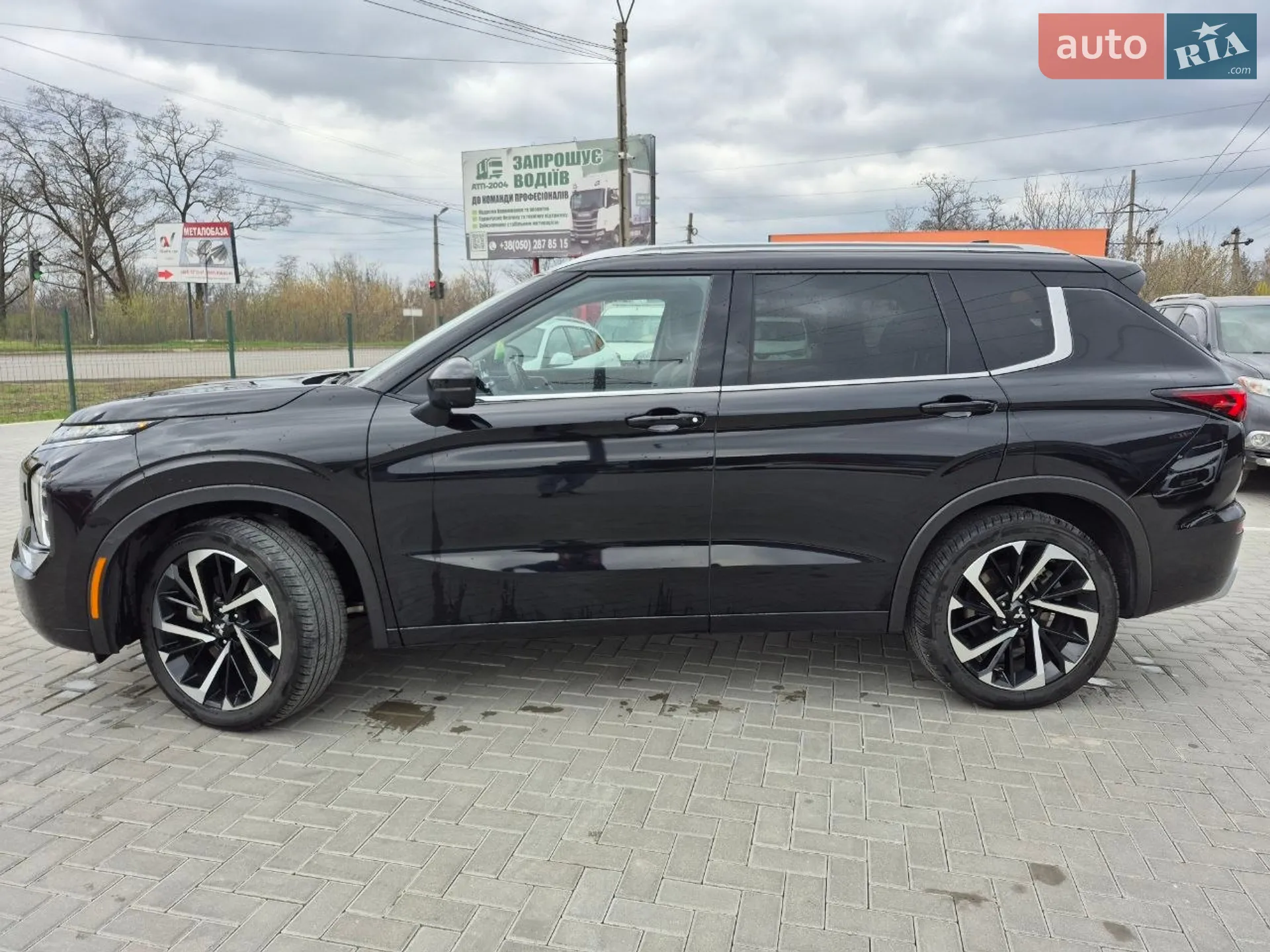 2021 Mitsubishi Outlander - мініатюра 3