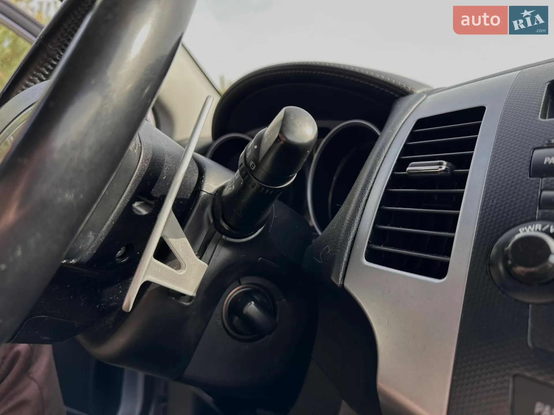 2010 Mitsubishi Outlander - мініатюра 28