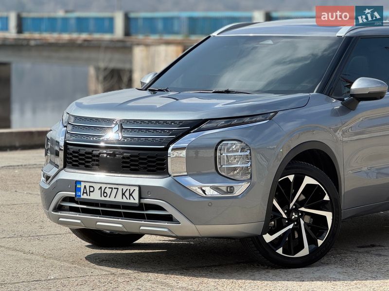 Внедорожник / Кроссовер Mitsubishi Outlander 2021 в Запорожье