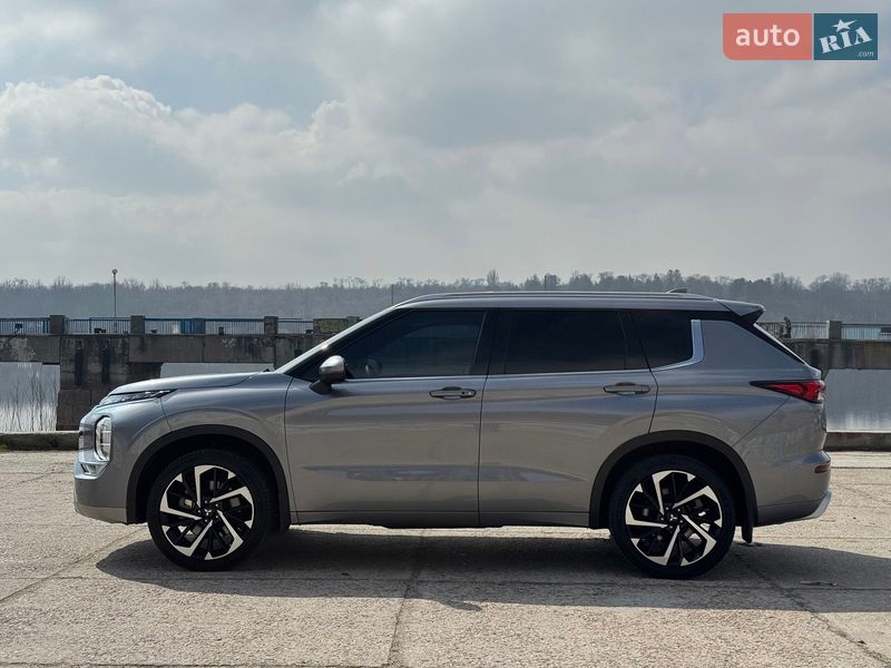 Внедорожник / Кроссовер Mitsubishi Outlander 2021 в Запорожье