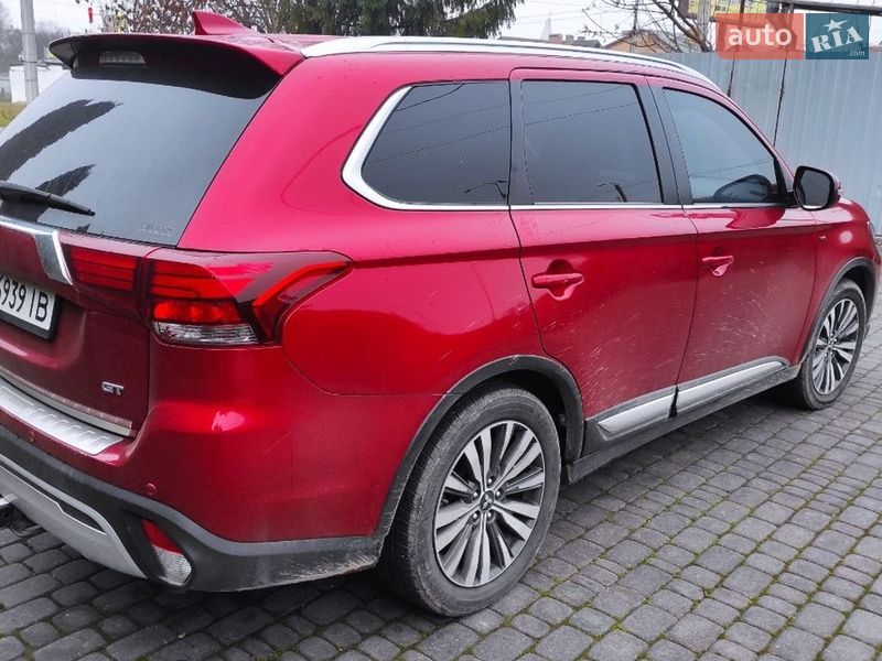 Внедорожник / Кроссовер Mitsubishi Outlander 2019 в Харькове