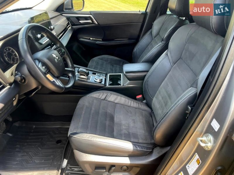 Внедорожник / Кроссовер Mitsubishi Outlander 2021 в Чернигове