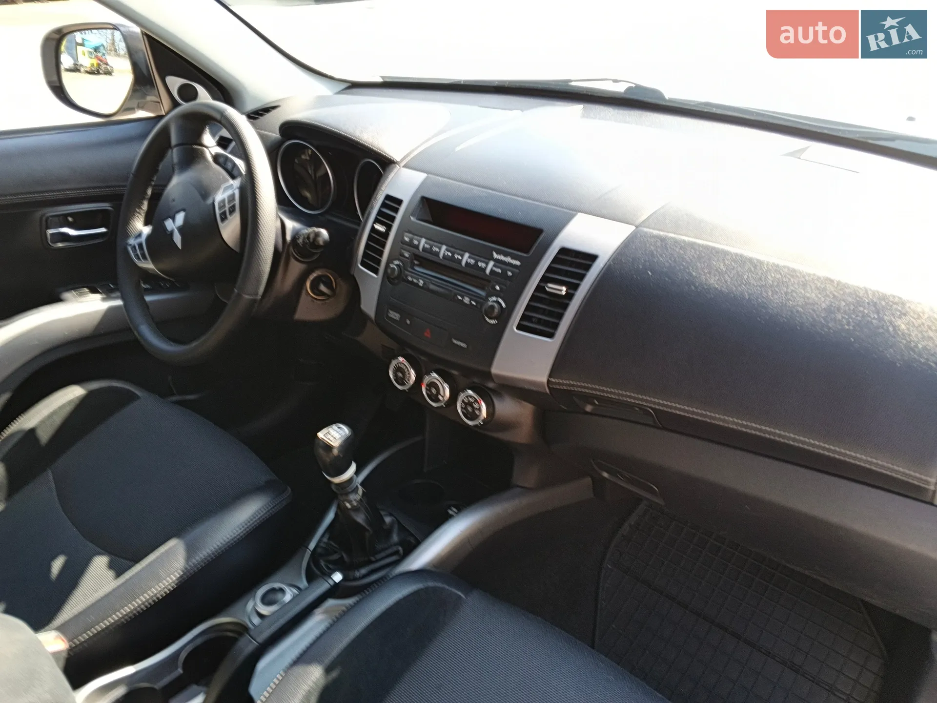2010 Mitsubishi Outlander - мініатюра 15