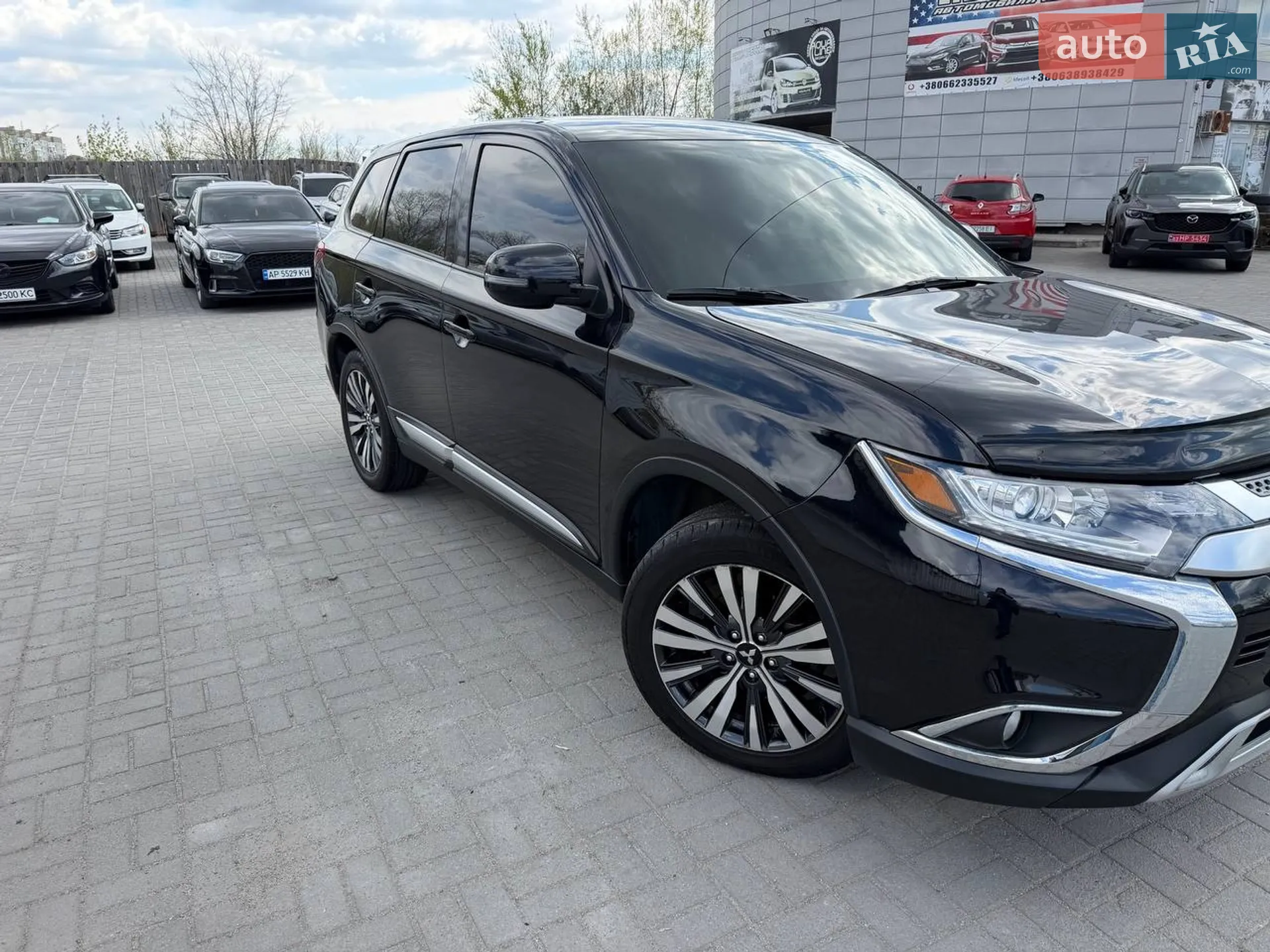 2019 Mitsubishi Outlander - мініатюра 2