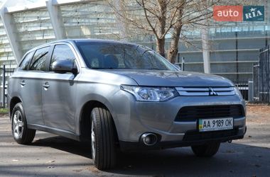 Позашляховик / Кросовер Mitsubishi Outlander 2014 в Києві