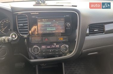 Внедорожник / Кроссовер Mitsubishi Outlander 2016 в Черновцах