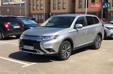 Внедорожник / Кроссовер Mitsubishi Outlander 2019 в Киеве