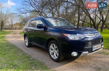 Внедорожник / Кроссовер Mitsubishi Outlander 2015 в Кропивницком