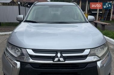 Позашляховик / Кросовер Mitsubishi Outlander 2015 в Нове