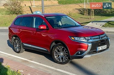 Внедорожник / Кроссовер Mitsubishi Outlander 2015 в Львове