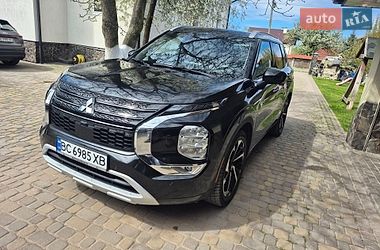 Внедорожник / Кроссовер Mitsubishi Outlander 2023 в Львове