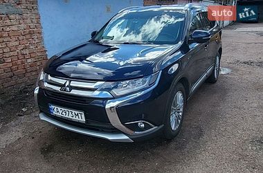 Внедорожник / Кроссовер Mitsubishi Outlander 2016 в Чернигове