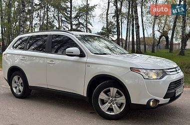 Внедорожник / Кроссовер Mitsubishi Outlander 2015 в Ахтырке