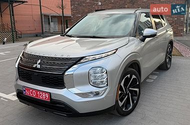 Позашляховик / Кросовер Mitsubishi Outlander 2022 в Києві