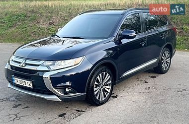 Позашляховик / Кросовер Mitsubishi Outlander 2018 в Звенигородці