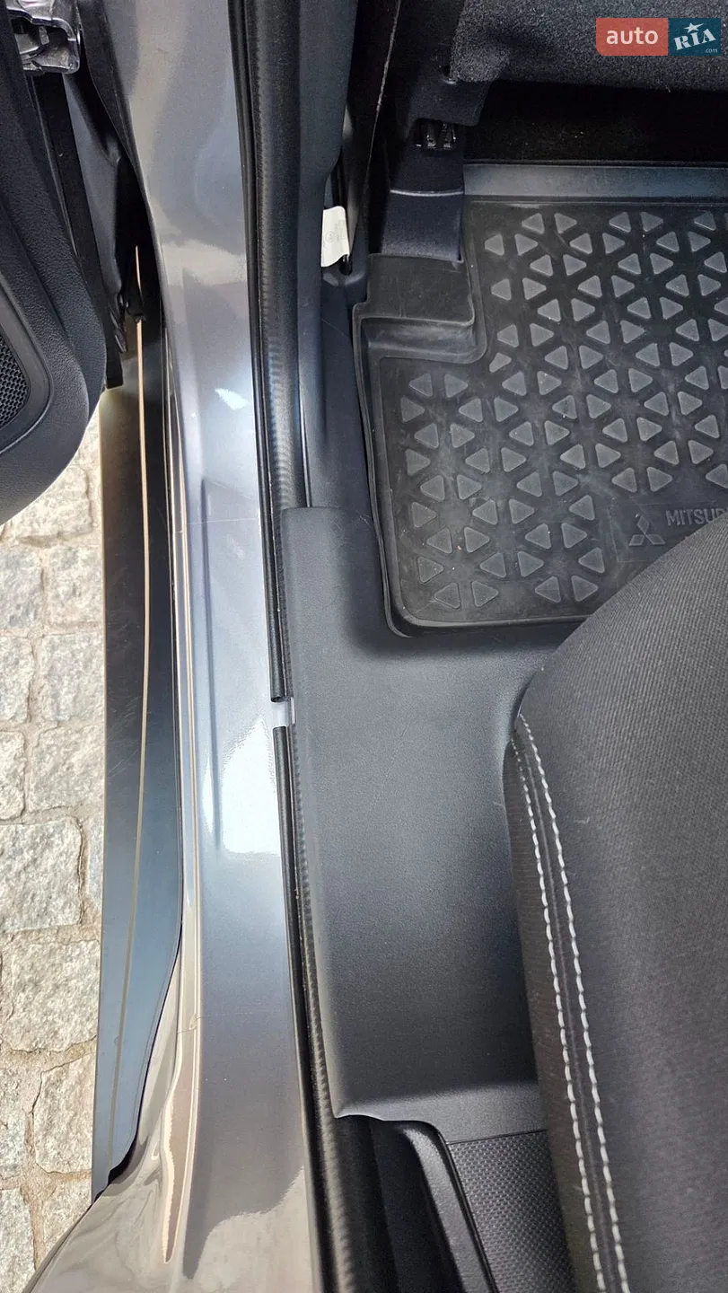 2016 Mitsubishi Outlander - мініатюра 35