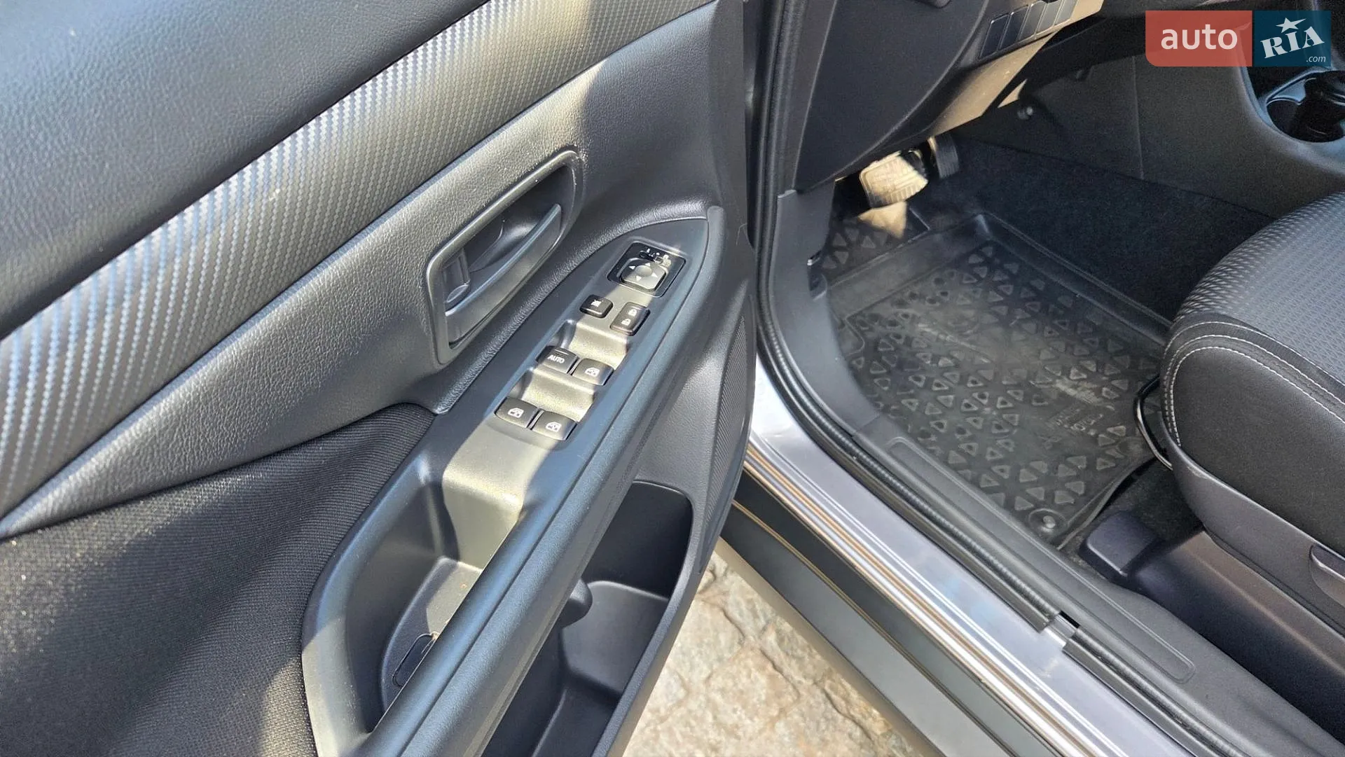 2016 Mitsubishi Outlander - мініатюра 47
