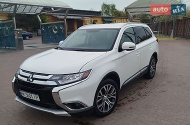Внедорожник / Кроссовер Mitsubishi Outlander 2017 в Ровно
