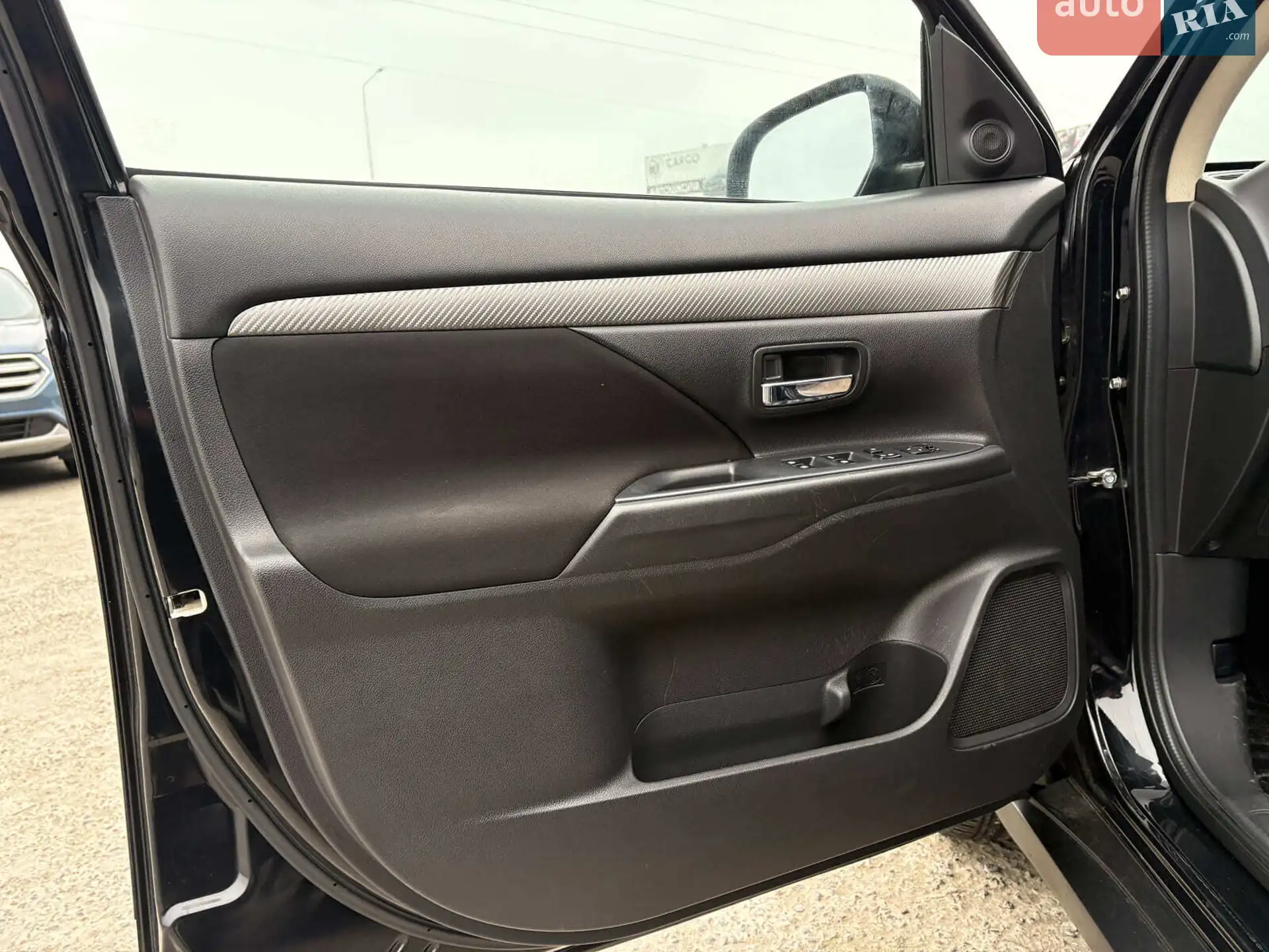2017 Mitsubishi Outlander - мініатюра 16